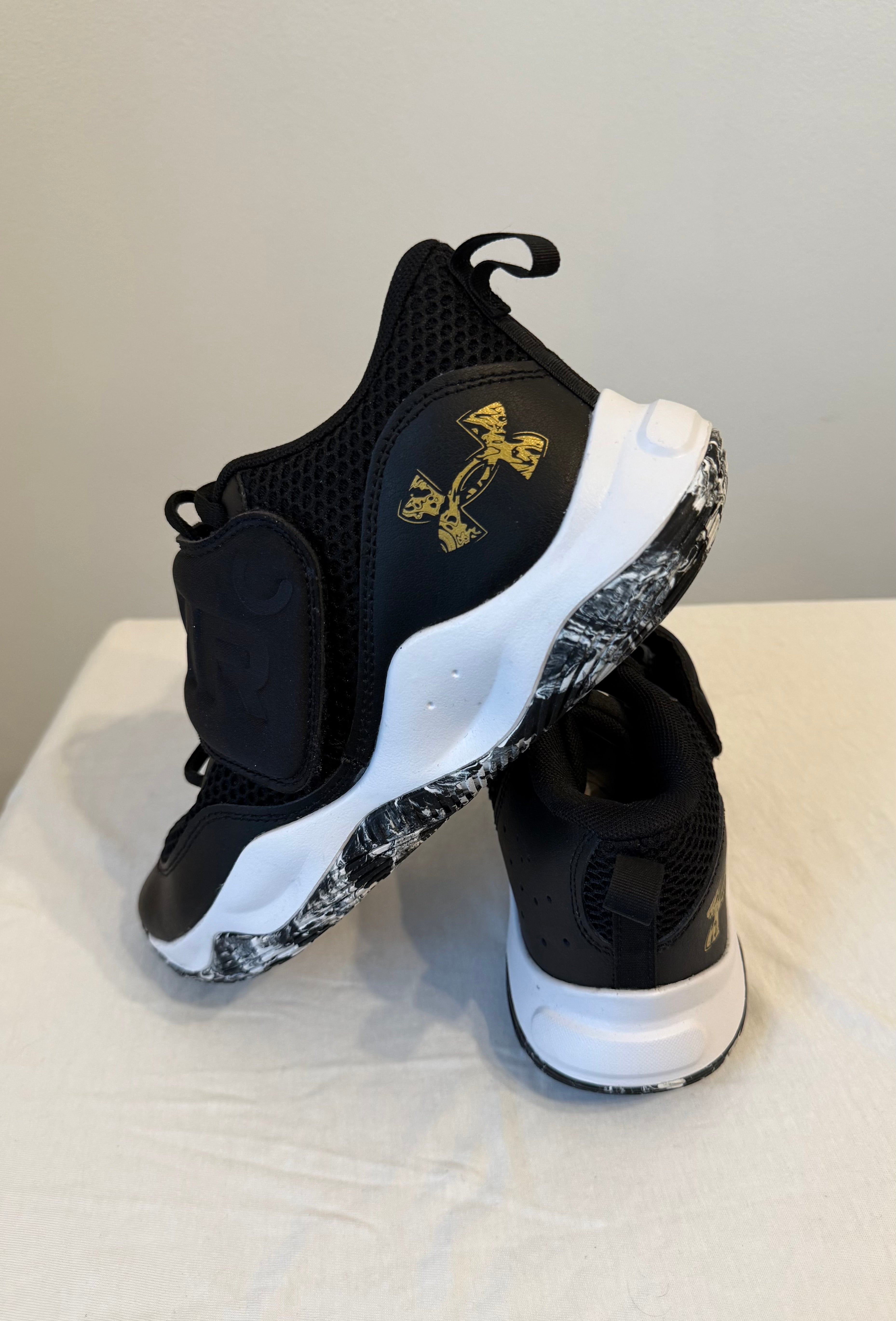 Under Armour Gs Zone Bb 2 - Black
