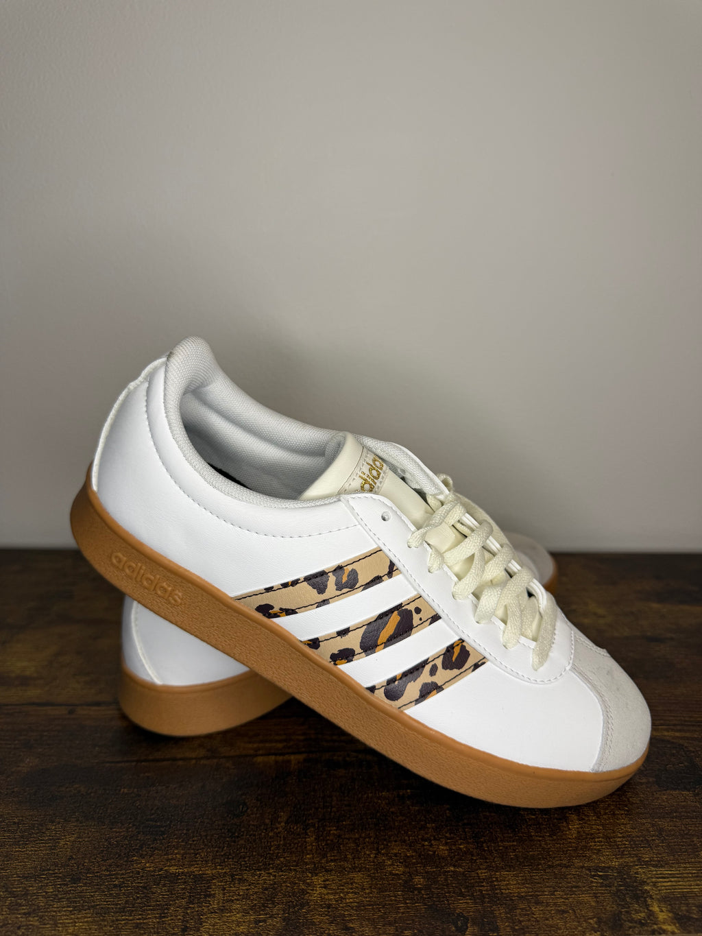 Adidas VL Court Base – White / Leopard / Gum