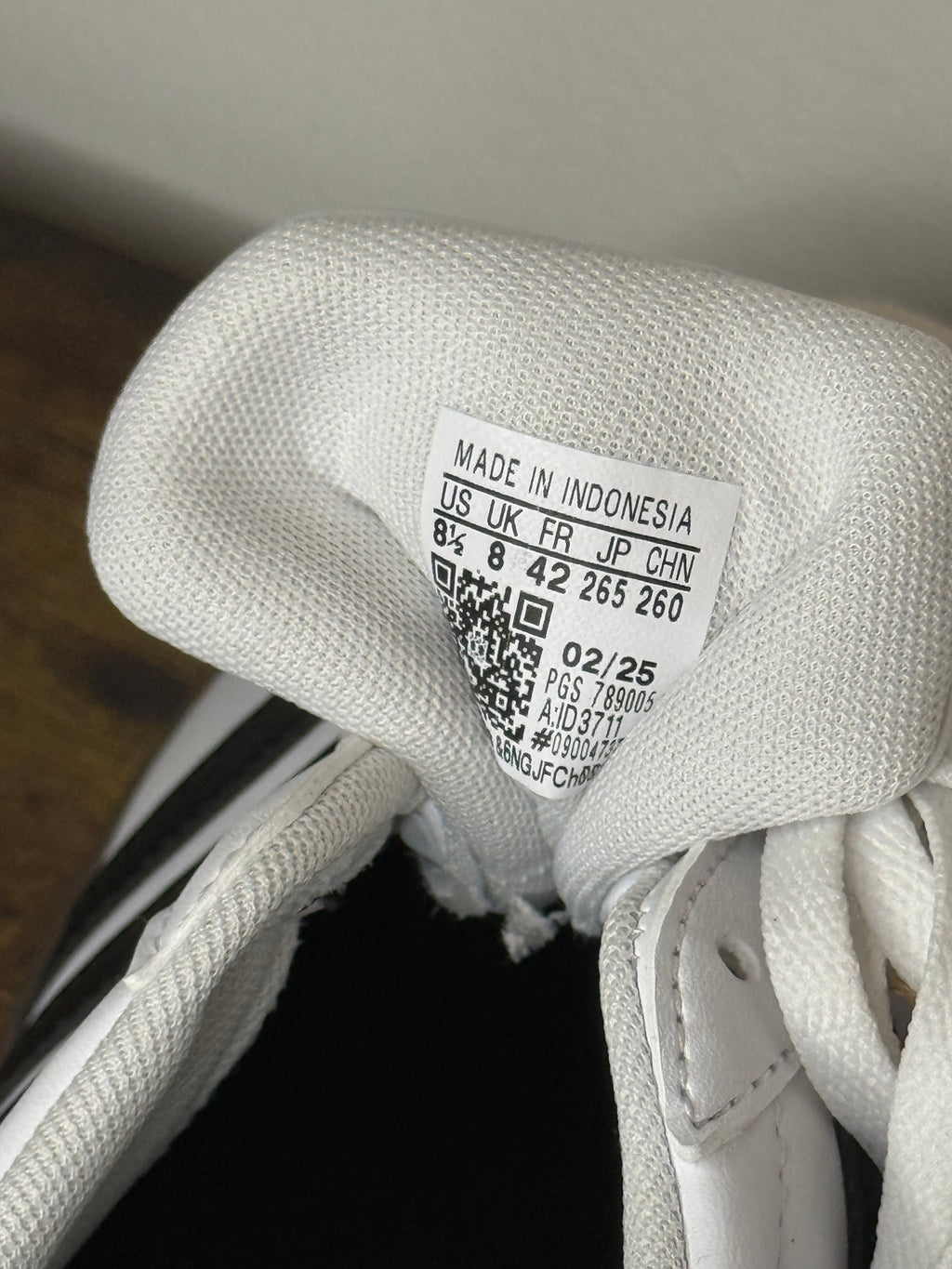 Adidas VL Court Base – White / Black / Gum