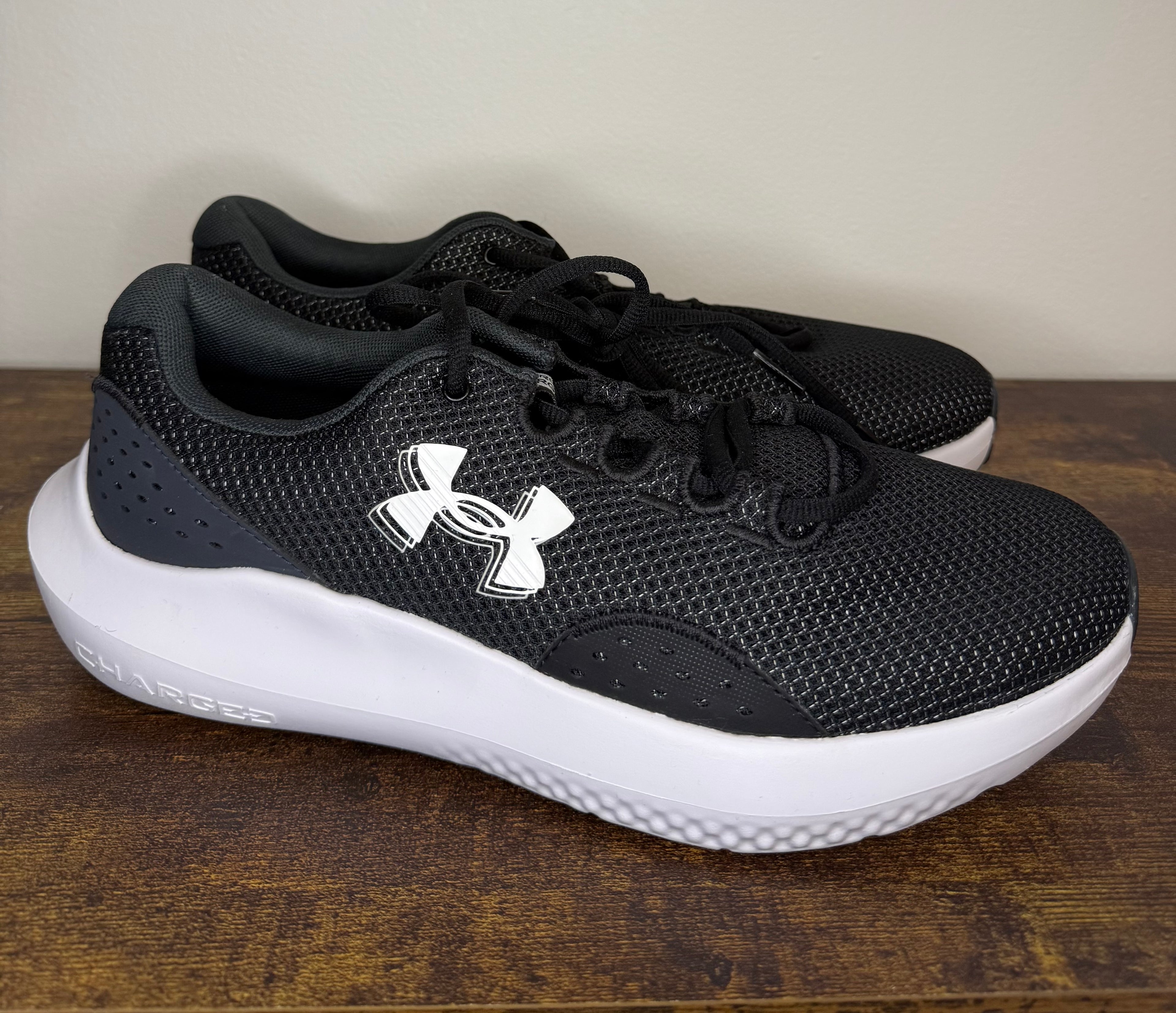 Under Armour UA Surge 4 – Black / White