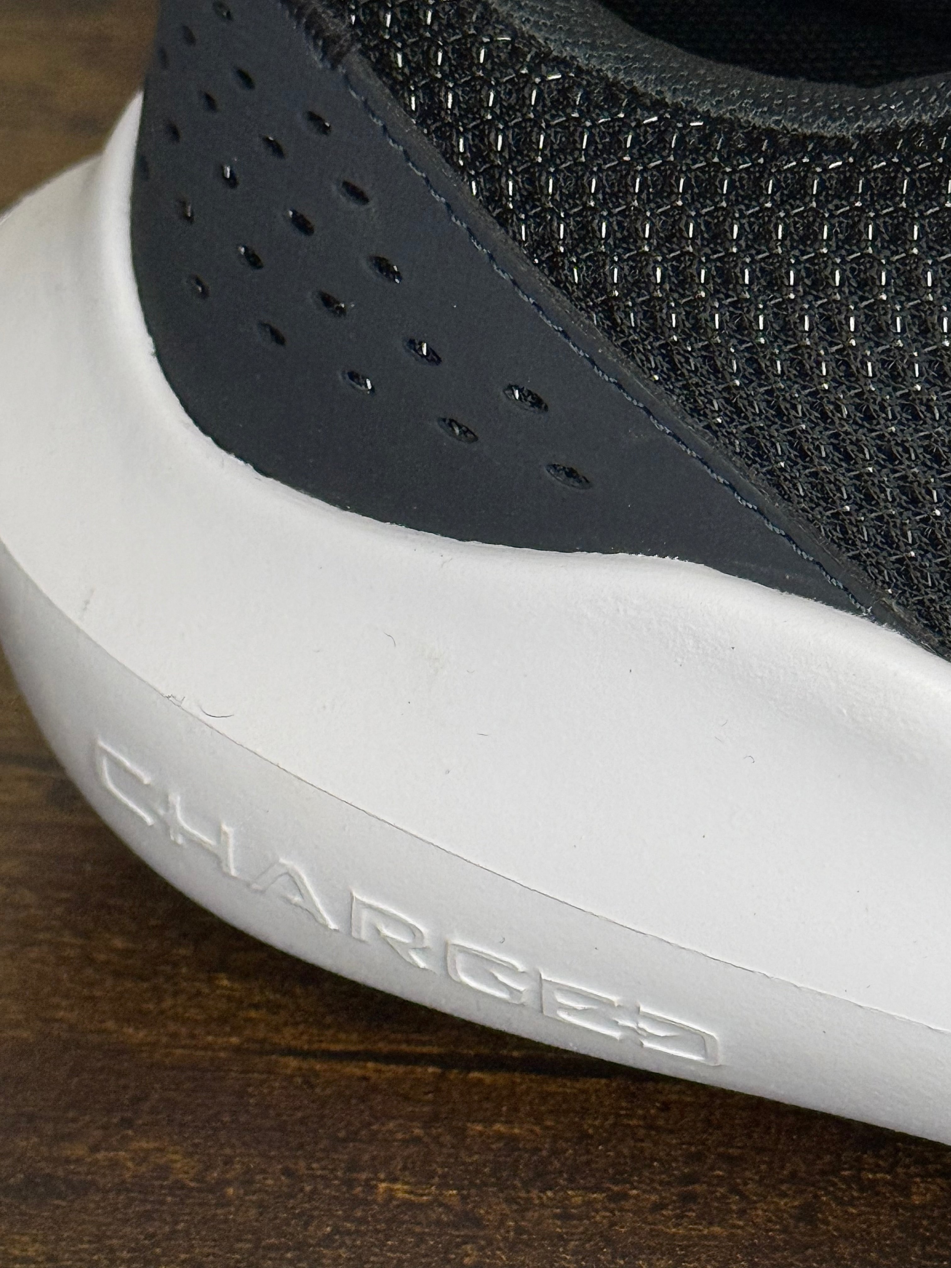 Under Armour UA Surge 4 – Black / White