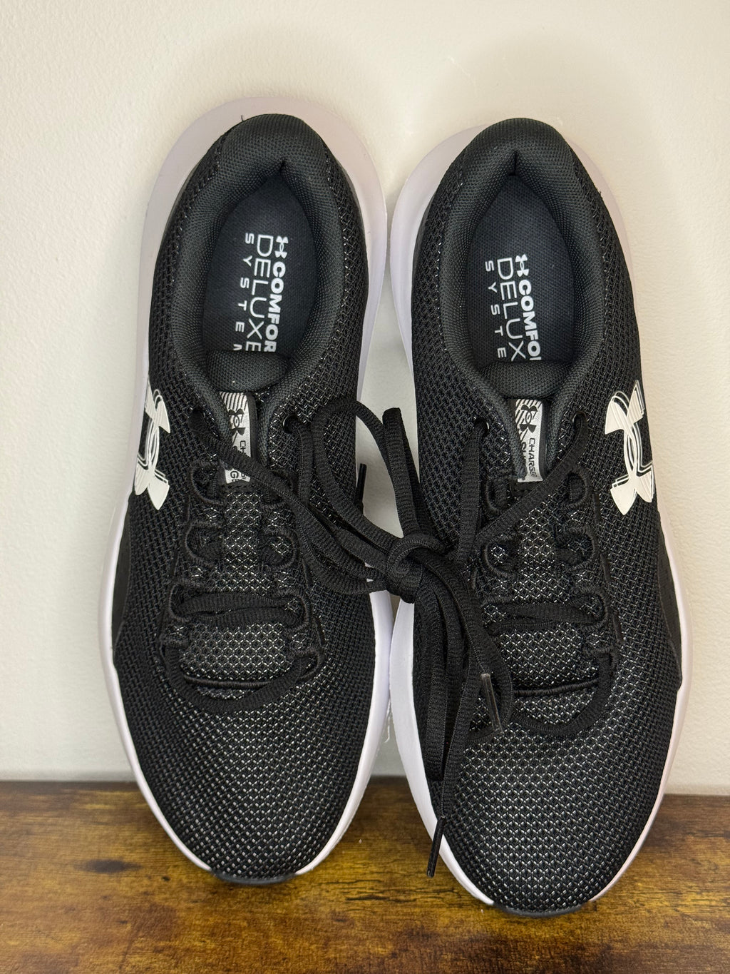 Under Armour UA Surge 4 – Black / White