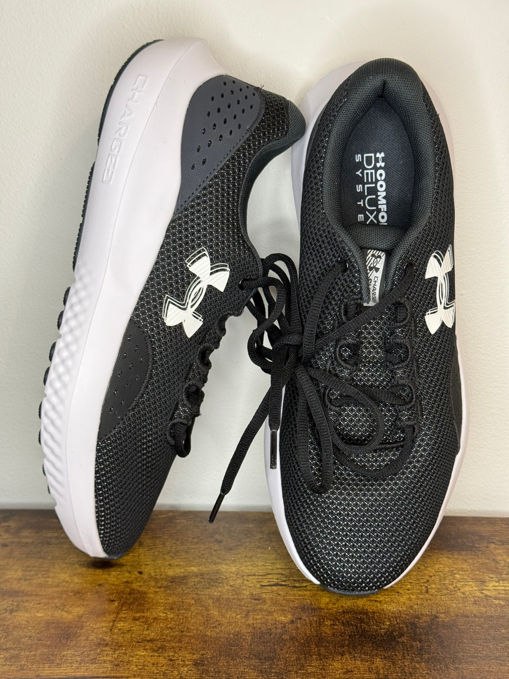 Under Armour UA Surge 4 – Black / White